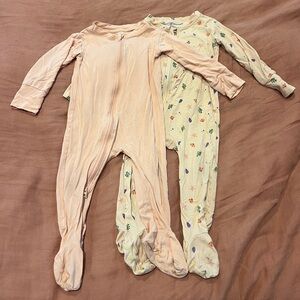 Lot of 2 WildBird footies